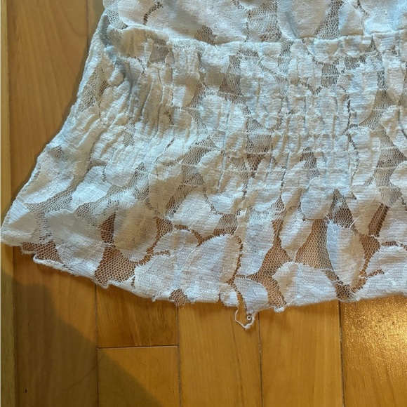 Elegant White/Cream Lace Women's Top - Picture 4 of 4